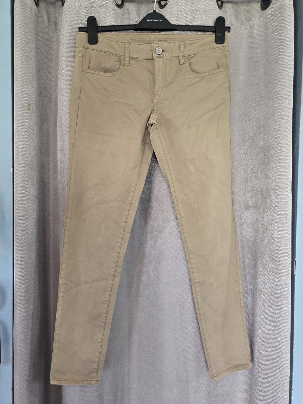 ⭐️American Eagle Outfitters Slim Fit Khaki Stretch Pants⭐️